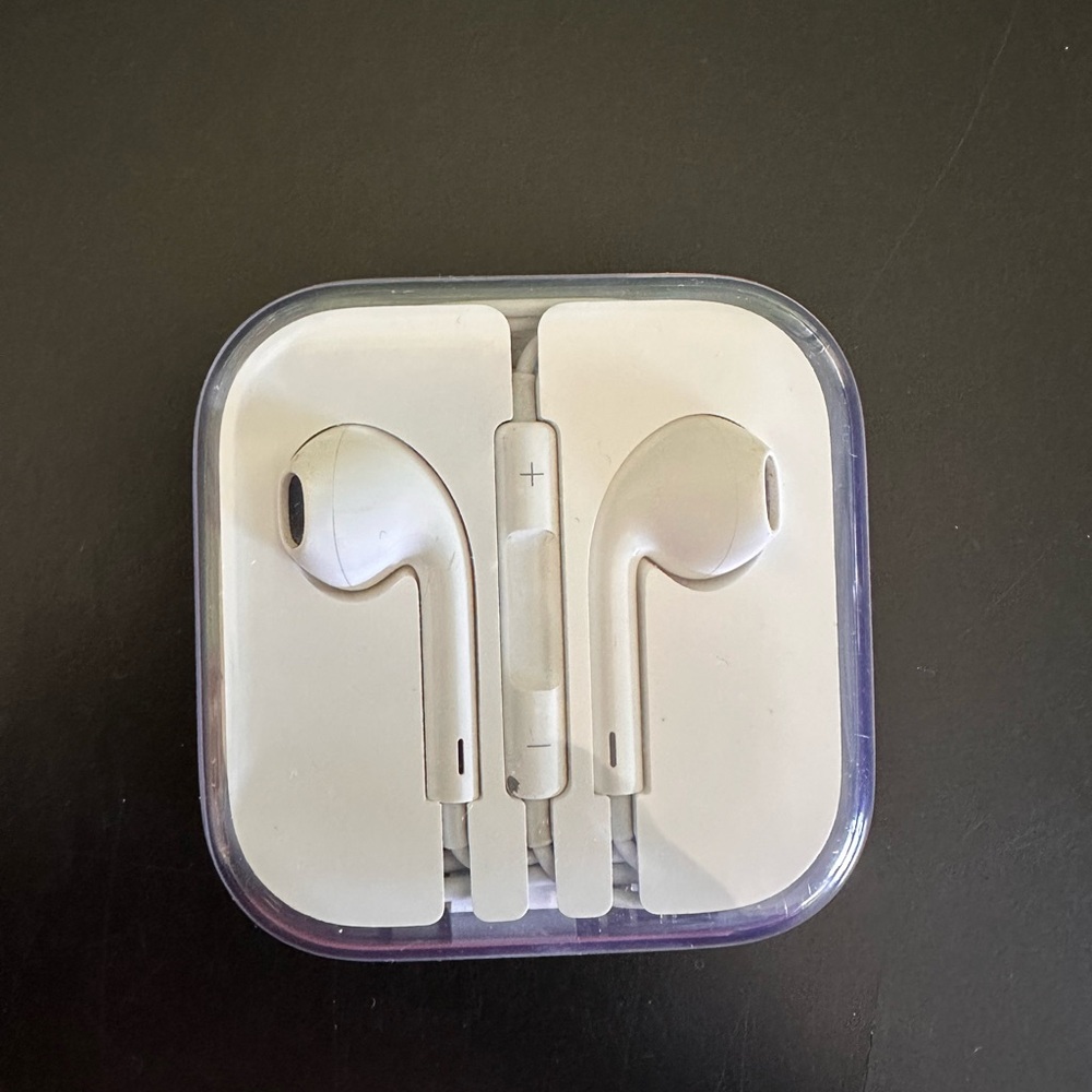 Apple Wired Ear Buds New in Box